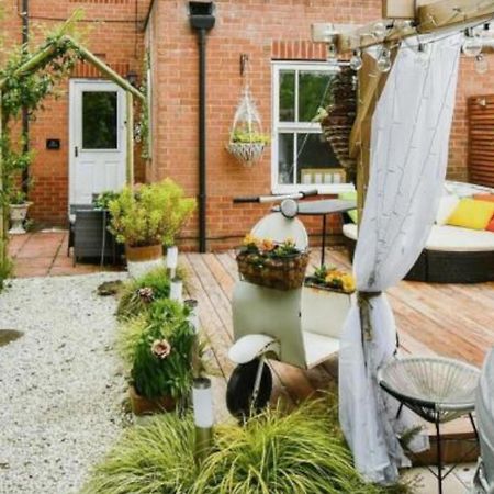 شقة Cosy Garden Flat, Private Hot Tub & Four Poster Bed يورك المظهر الخارجي الصورة