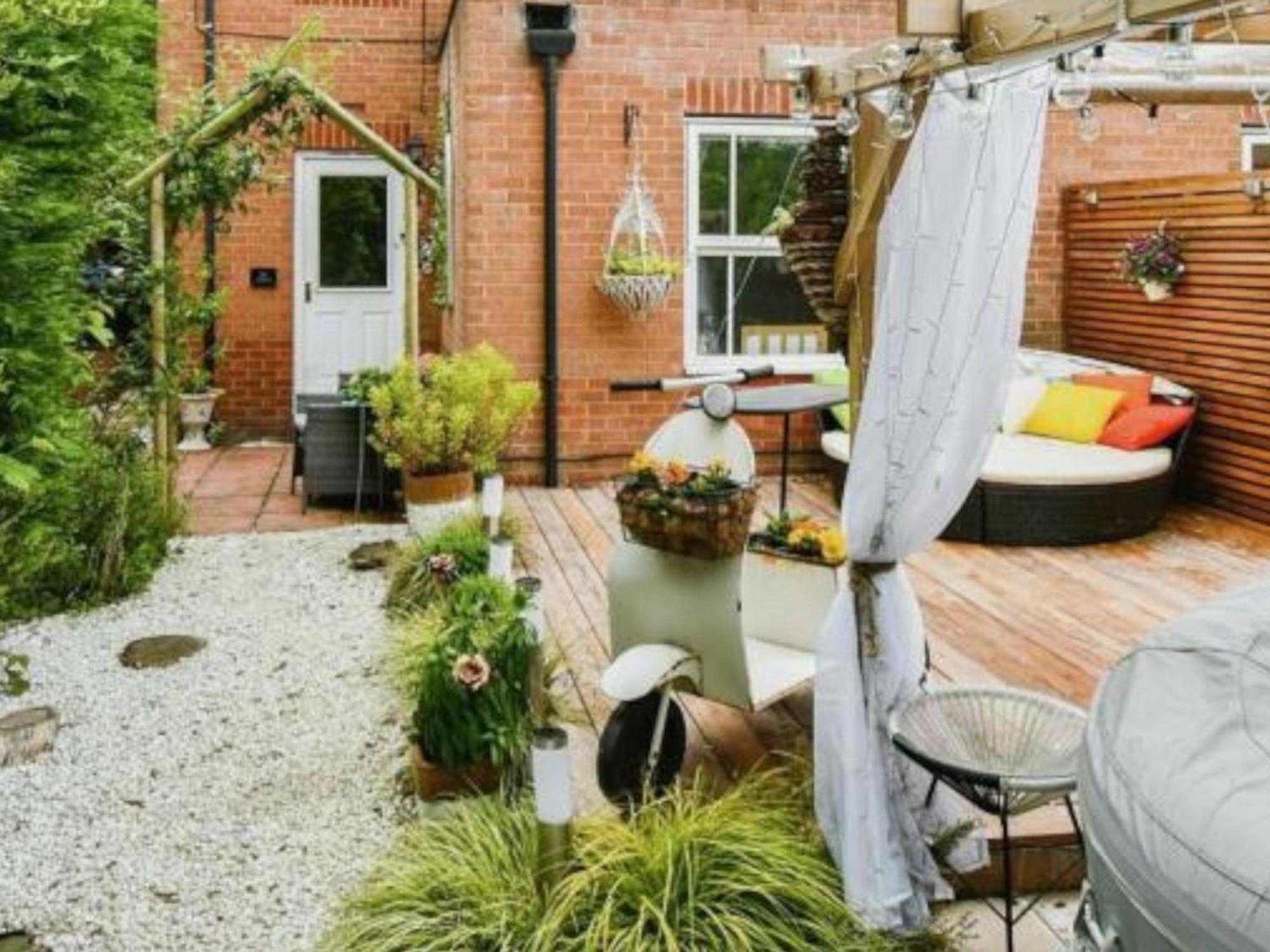 شقة Cosy Garden Flat, Private Hot Tub & Four Poster Bed يورك المظهر الخارجي الصورة